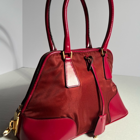 Valentine’s Day special
Prada Borsa a Mano Canapa Cinghiale Cognac Tote - - Picture 2 of 16